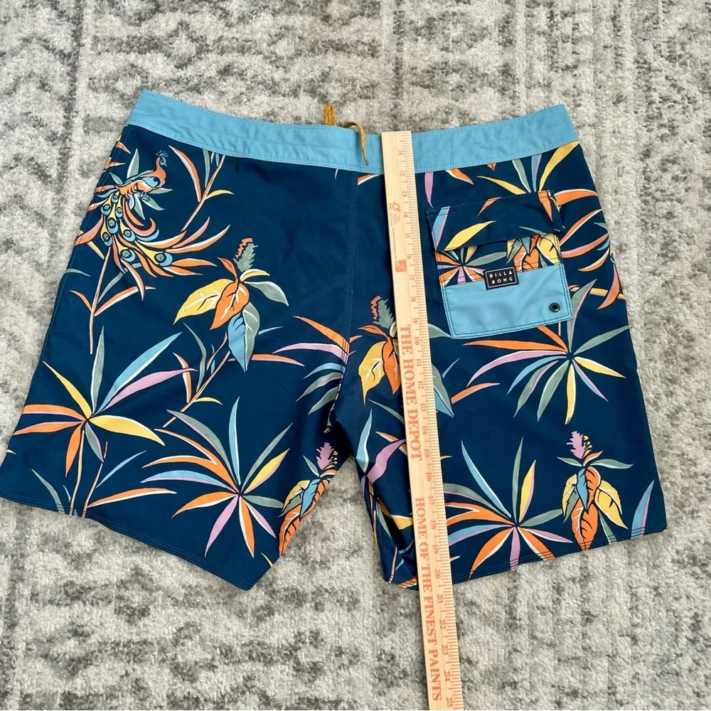 Billabong Sundays Pro Boardshorts Men’s Size 40 Navy Tropical Bird of Paradise